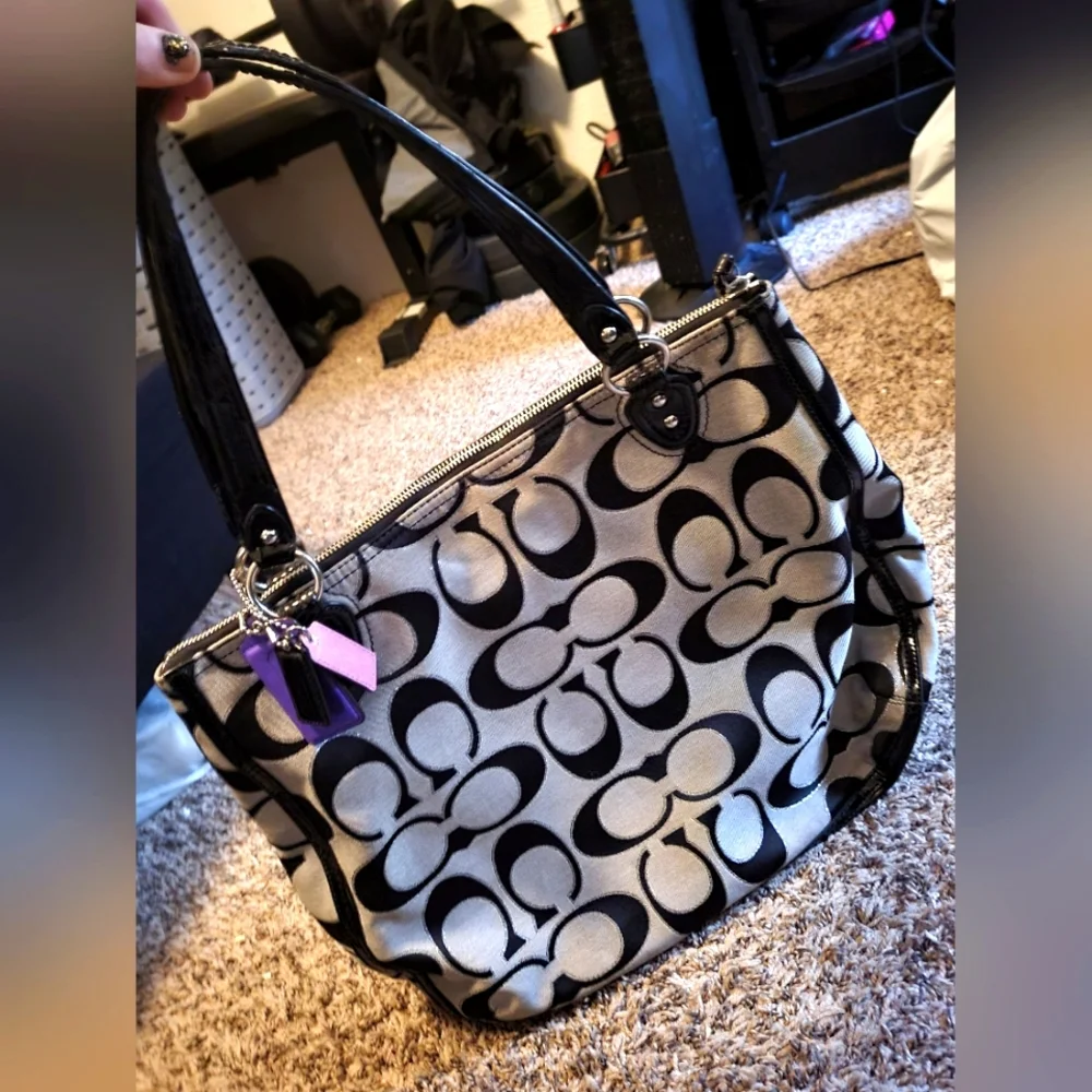 Coach Authentic Vintage Sparkle Emblem Purse (EUC)(LIKE NEW)